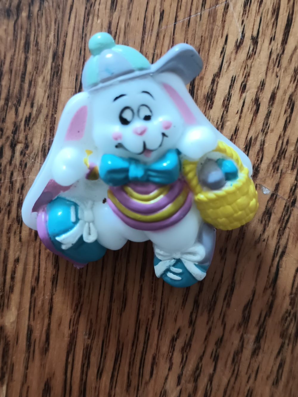 Vintage resin Easter 1.5" pin bunn basket baseball cap Spring
